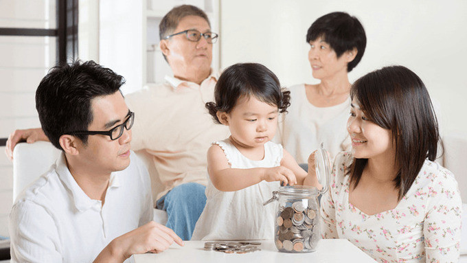 Gia đình may mắn thì phải ở trạng thái tốt và tâm trạng tốt mỗi ngày. Và tâm trạng tốt có sức lây lan, nó sẽ khiến những người xung quanh bạn cảm thấy bầu không khí vui vẻ và hạnh phúc, tâm trạng sẽ trở nên rất tốt.