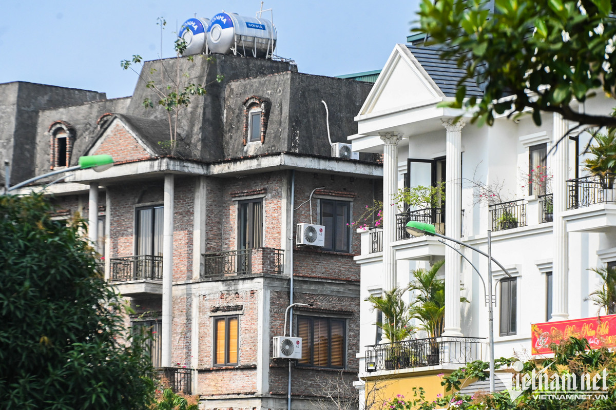 Nhiều căn nhà giữ nguyên phần tường thô, được cho thuê với mức giá 30-40 triệu đồng/tháng.