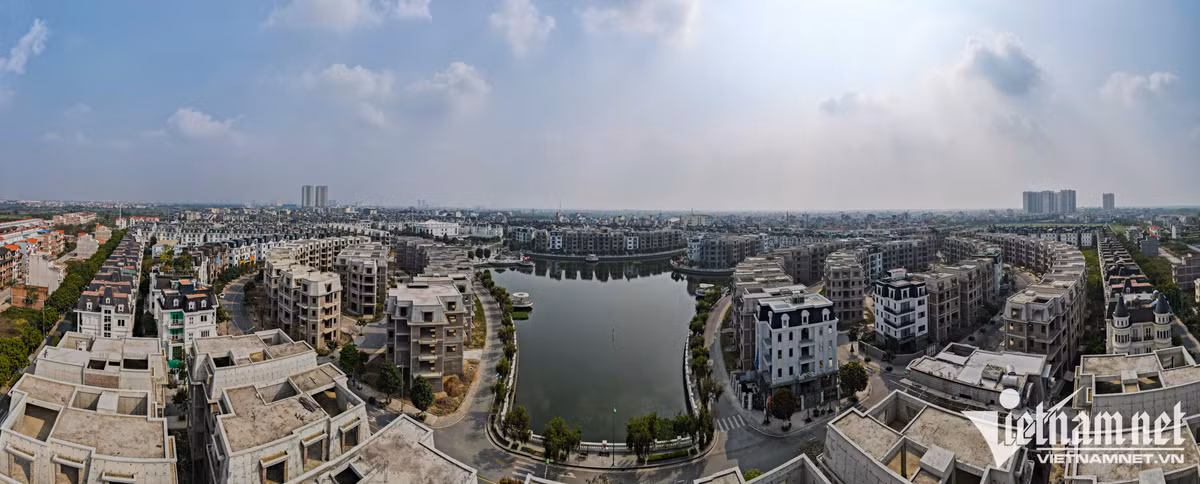 Dự án Lideco được khởi công xây dựng vào năm 2007 và dự kiến hoàn thiện vào năm 2013. Tuy nhiên, do có nhiều vấn đề nảy sinh đến nay không ít ngôi biệt thự trong khu đô thị này vẫn vắng bóng người. Tình trạng bỏ hoang tại đây đã kéo dài nhiều năm nay nhưng vì nhiều bất cập trong xây dựng hạ tầng, tiện ích đi kèm đã dẫn đến cảnh tượng trên.