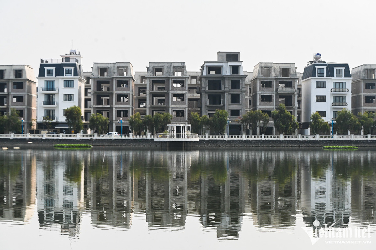 Điểm nổi bật là khu phía Tây có hồ nước lớn với đầy đủ chức năng hỗn hợp thể thao, giải trí, ăn uống, thương mại, hành chính…