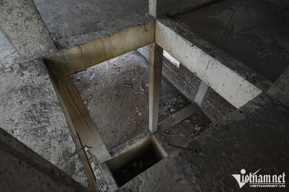 Trên thị trường, giá các căn biệt thự tại khu đô thị này được rao bán với mức giá 10-20 tỷ đồng tùy vị trí và diện tích sử dụng.