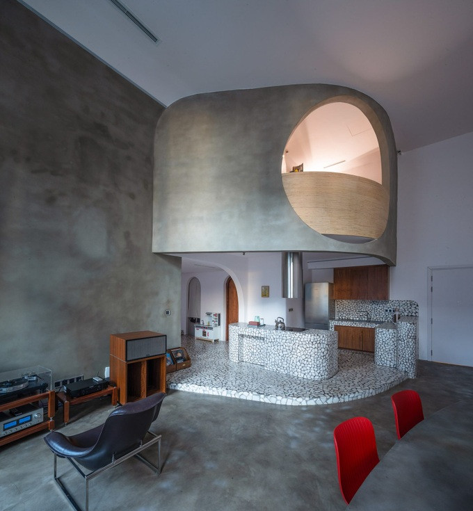 Chủ nhà rất ấn tượng với những công trình độc đáo về hình khối của kiến trúc sư nổi tiếng người Mỹ Louis Kahn (Ảnh: Dezeen).