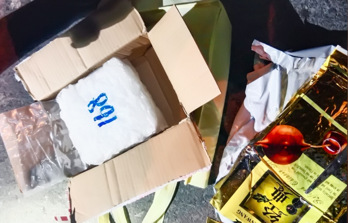 Bi bat giu cung mot kg ma tuy nguy trang trong goi tra-Hinh-2