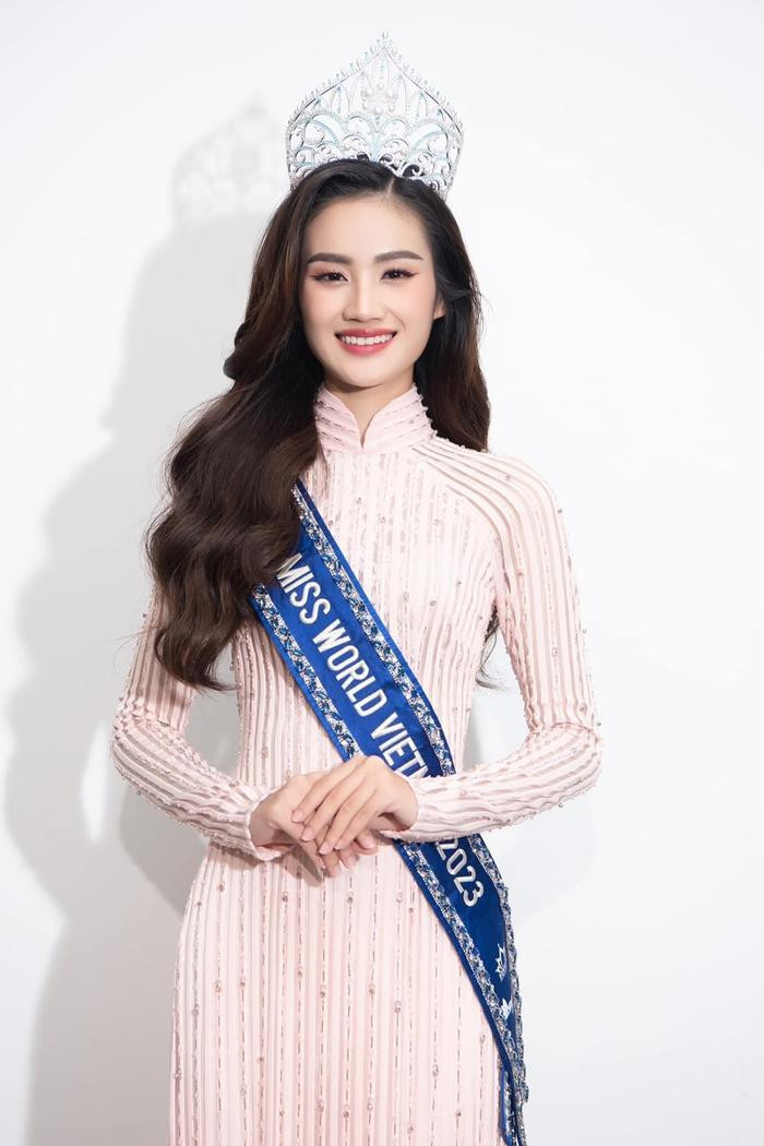 Họa sĩ Hồng Hải: 'Vấn đề sau những phát ngôn của Ý Nhi là sự vô duyên' - Hình 2 Hoa si Hong Hai: 'Van de sau nhung phat ngon cua Y Nhi la su vo duyen'-Hinh-2