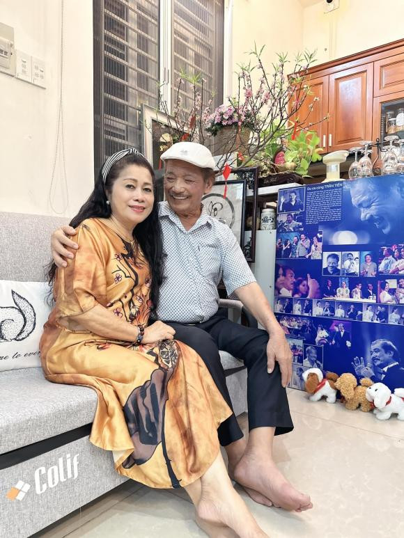 Hoang Bach dua me den tham nha NSND Tran Hieu dip Tet-Hinh-4