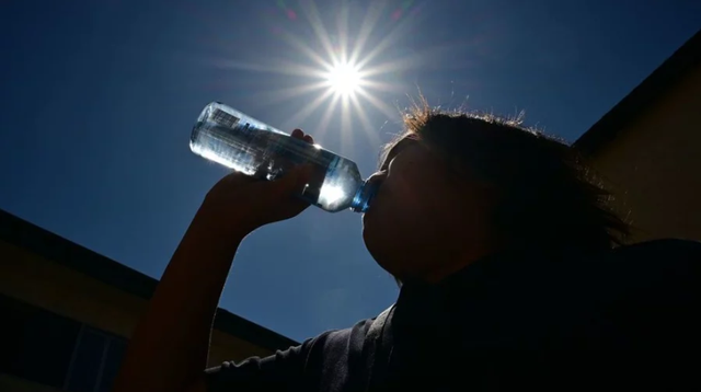 Bao ve suc khoe trong nhung dot nang nong ky luc-Hinh-2