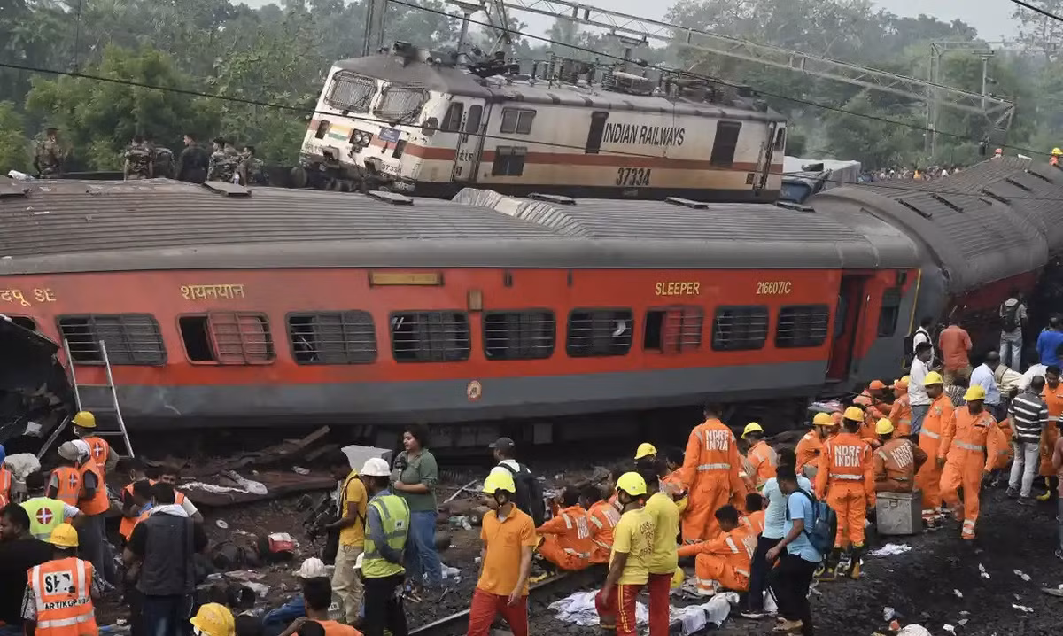 Nguyen nhan tham hoa dam tau o An Do lam it nhat 280 nguoi chet