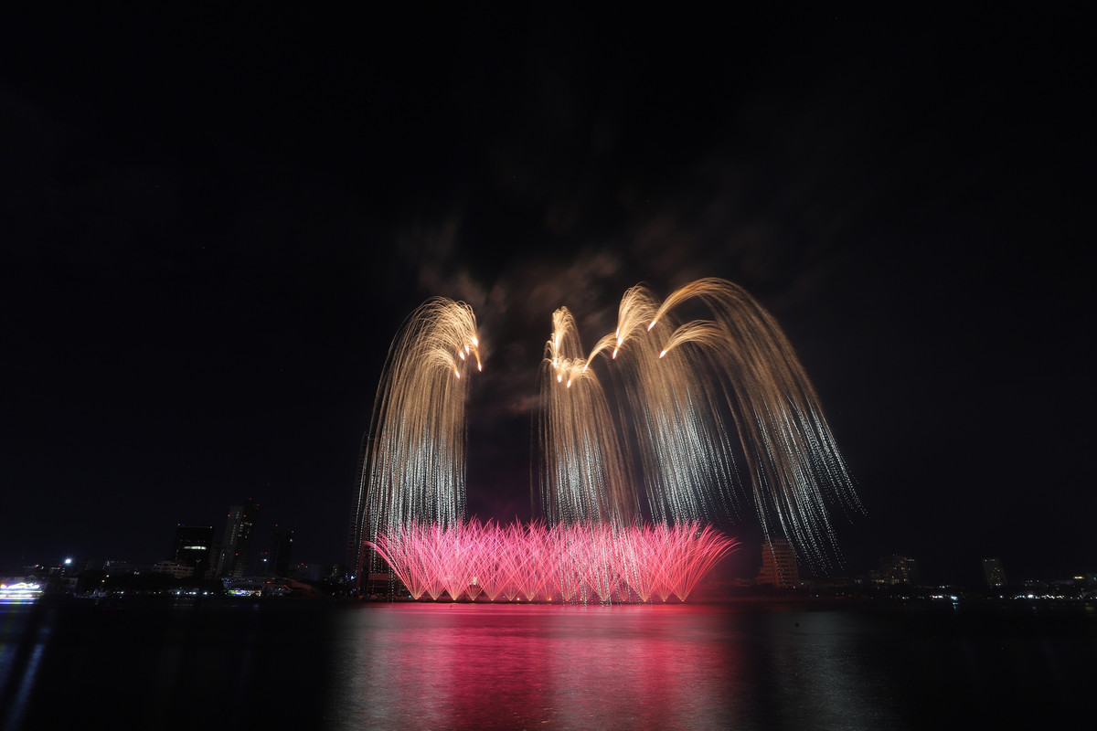 Mãn nhãn với đại tiệc pháo hoa bên sông Hàn - Hình 8 Man nhan voi dai tiec phao hoa ben song Han-Hinh-8