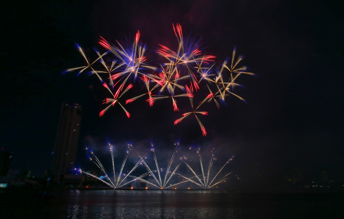 Mãn nhãn với đại tiệc pháo hoa bên sông Hàn - Hình 7 Man nhan voi dai tiec phao hoa ben song Han-Hinh-7