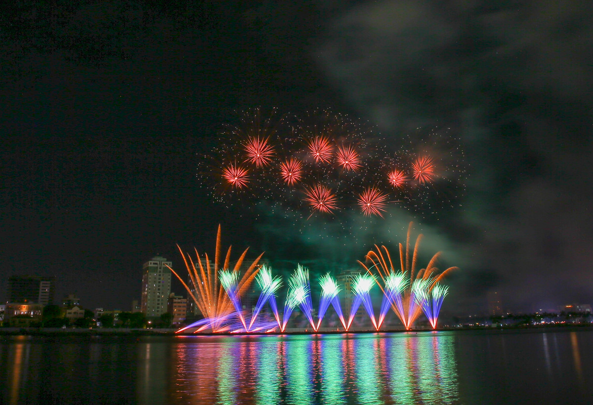 Mãn nhãn với đại tiệc pháo hoa bên sông Hàn Man nhan voi dai tiec phao hoa ben song Han