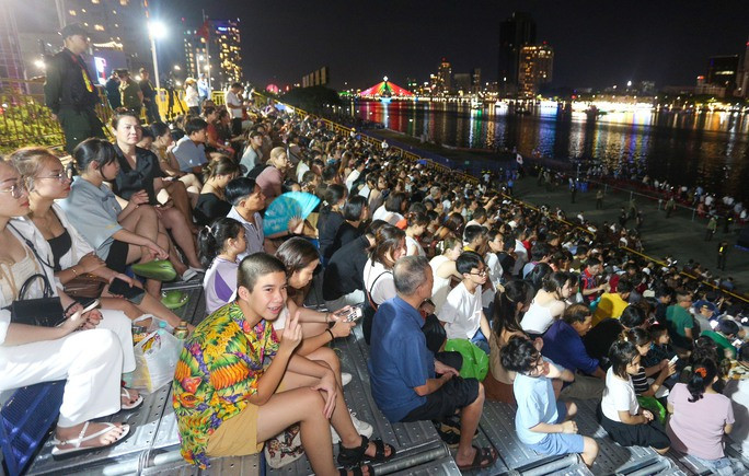 Mãn nhãn với đại tiệc pháo hoa bên sông Hàn - Hình 11 Man nhan voi dai tiec phao hoa ben song Han-Hinh-11