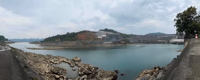 Can canh can kho cua hang loat ho thuy dien o Viet Nam