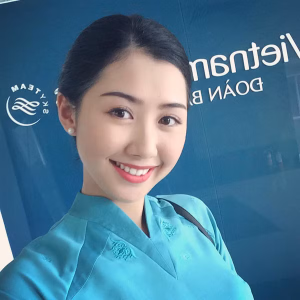 'Đối thủ' nặng ký của Trần Hiểu Vy sau 5 năm Hoa hậu Việt Nam: Nữ tiếp viên hàng không xinh đẹp đã lấy chồng - Ảnh 3.