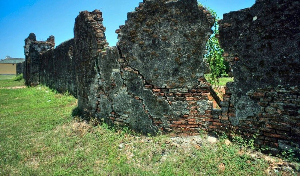 Tử Cấm Thành Huế xây trong bao lâu, vì sao có màu tía? Tu Cam Thanh Hue xay trong bao lau, vi sao co mau tia?