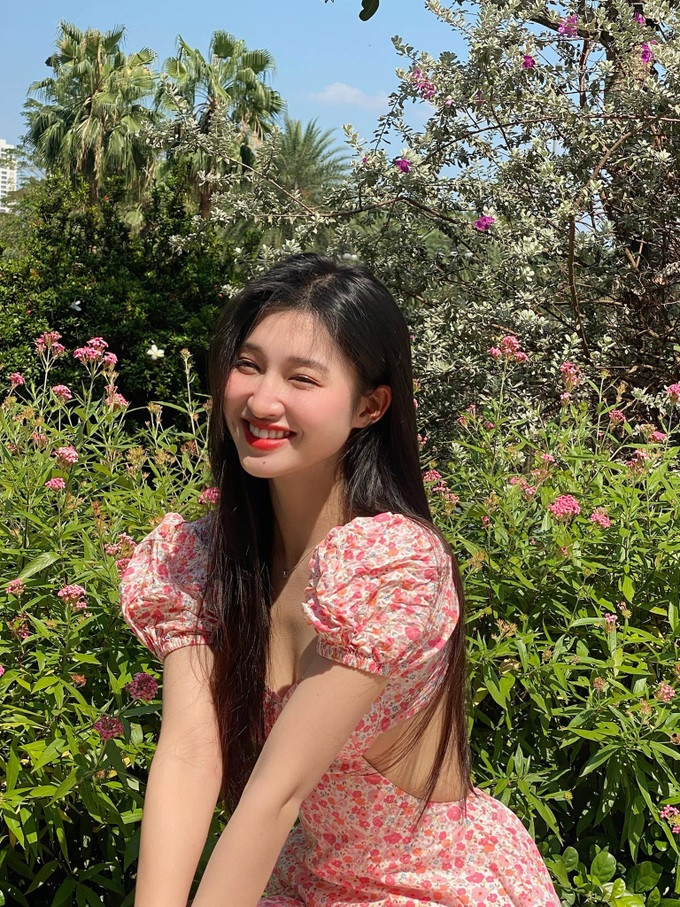 Nhan sac cua A hau Viet co biet danh “than tien ty ty”