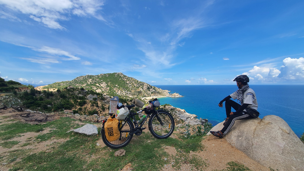 Chang trai 3 lan dap xe xuyen Viet, cho su tu te di khap Viet Nam-Hinh-3