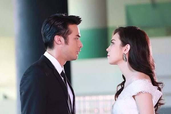 Em trai doi giu so tiet kiem neu khong se bo roi bo me