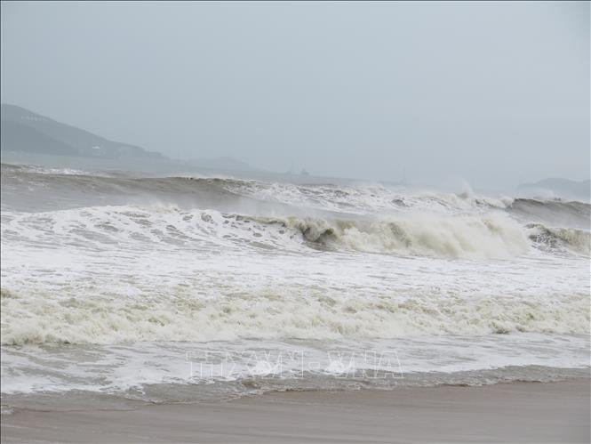 Vung ap thap anh huong toi tau thuyen tren vinh Bac Bo