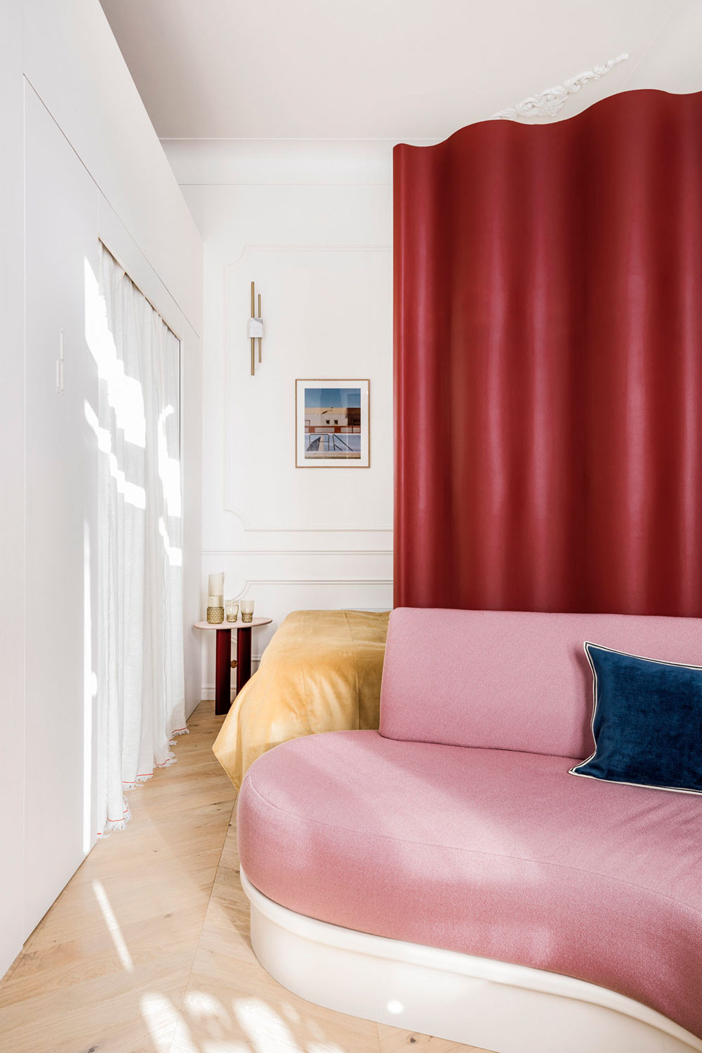 Can ho ti hon day mau sac cua co gai Phap-Hinh-3