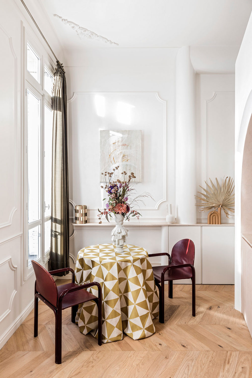 Can ho ti hon day mau sac cua co gai Phap-Hinh-6