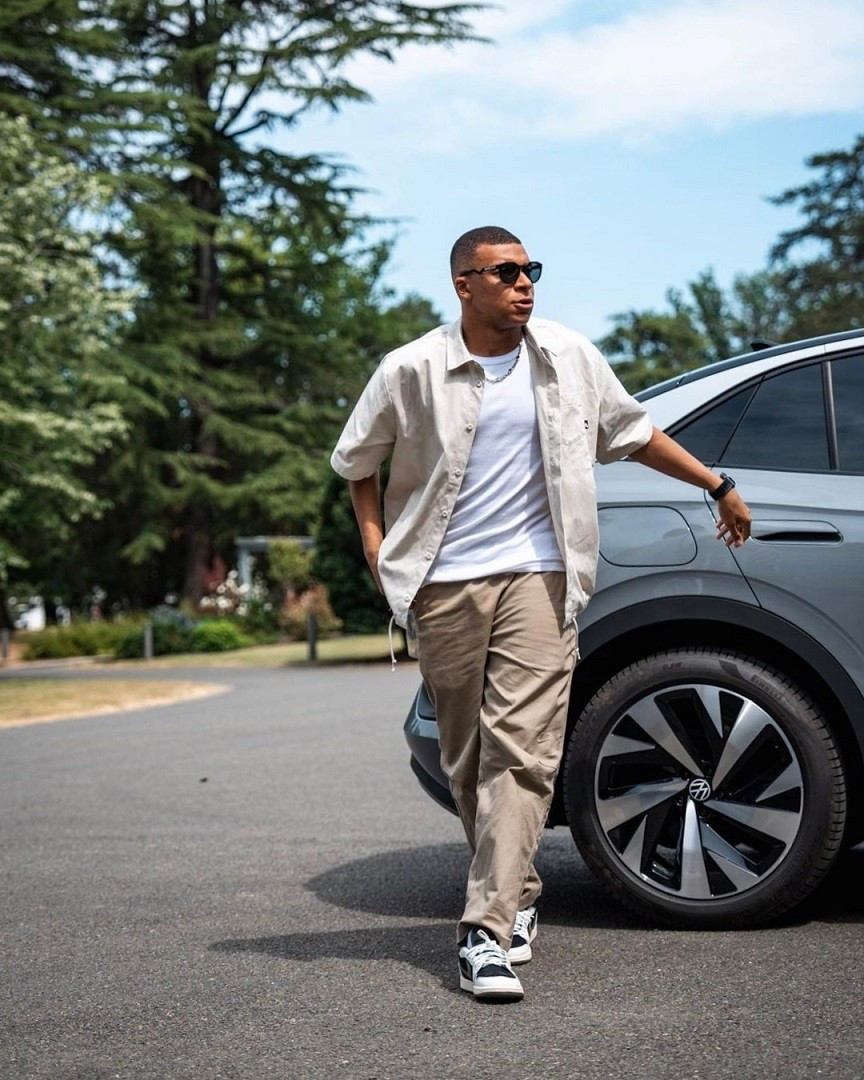 Kylian Mbappe ghi diem voi thoi trang nang dong, gian don ma tinh te