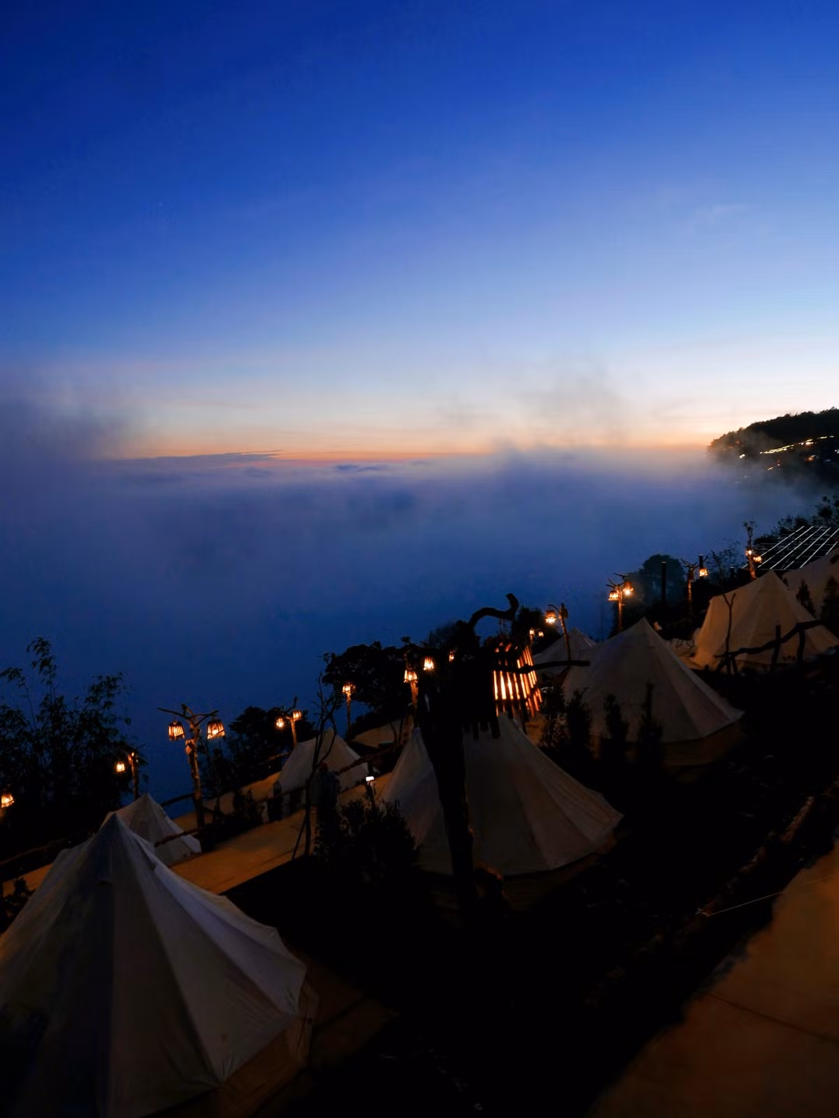 Khung cảnh tuyệt đẹp ở khu nhà gỗ Cầu Đất.