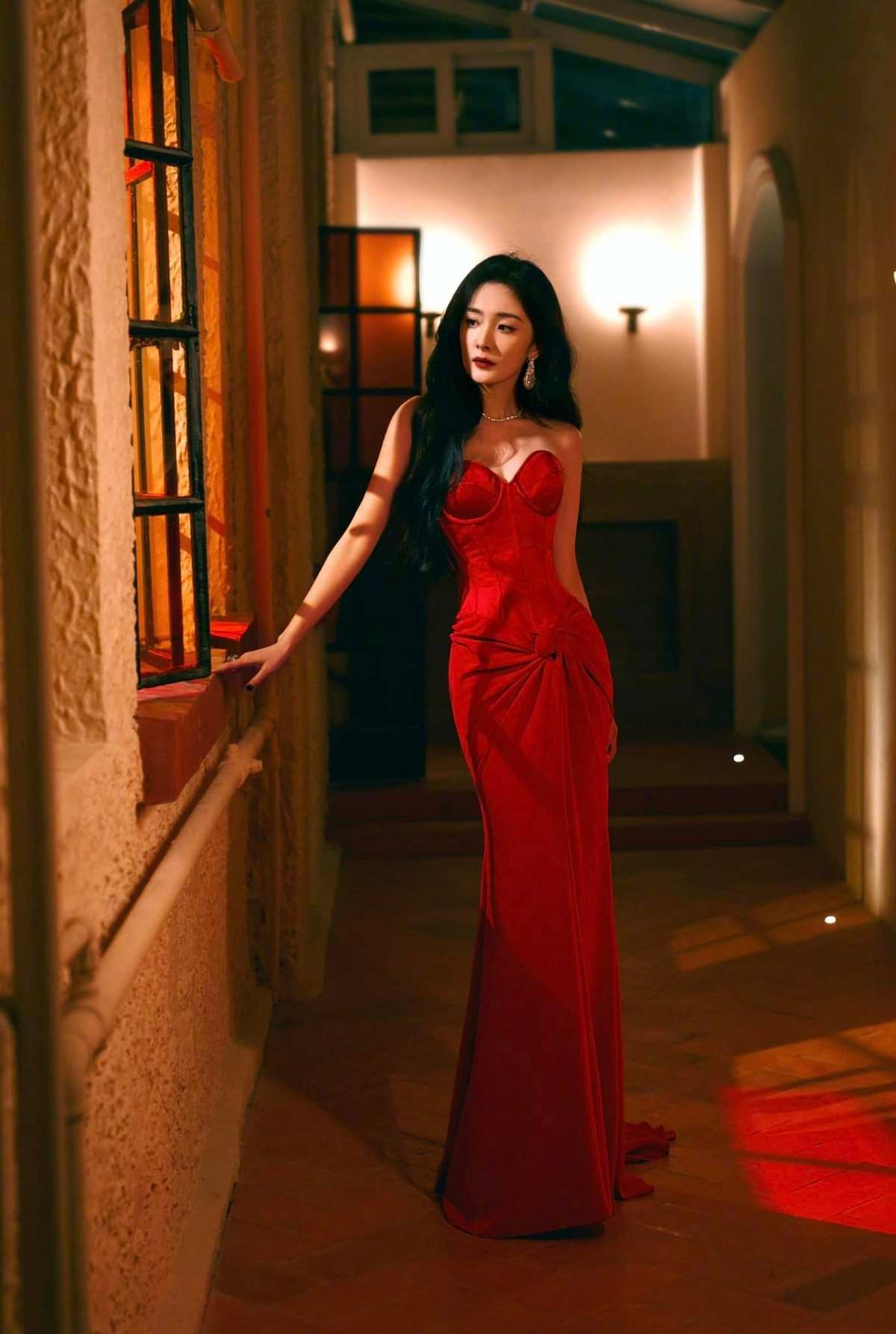 Hinh anh goi cam cua Duong Mich o tuoi 37-Hinh-5