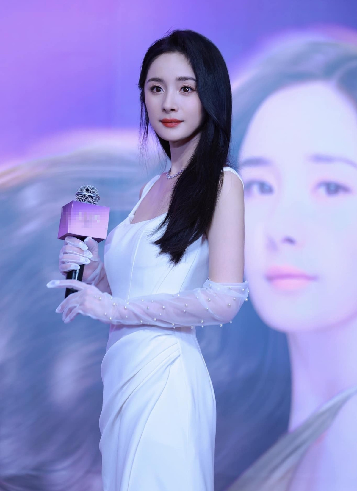 Hinh anh goi cam cua Duong Mich o tuoi 37-Hinh-8