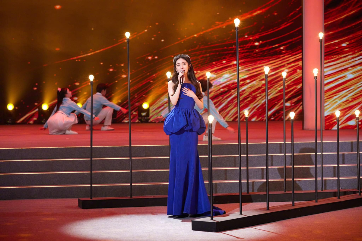 Hinh anh goi cam cua Duong Mich o tuoi 37-Hinh-10