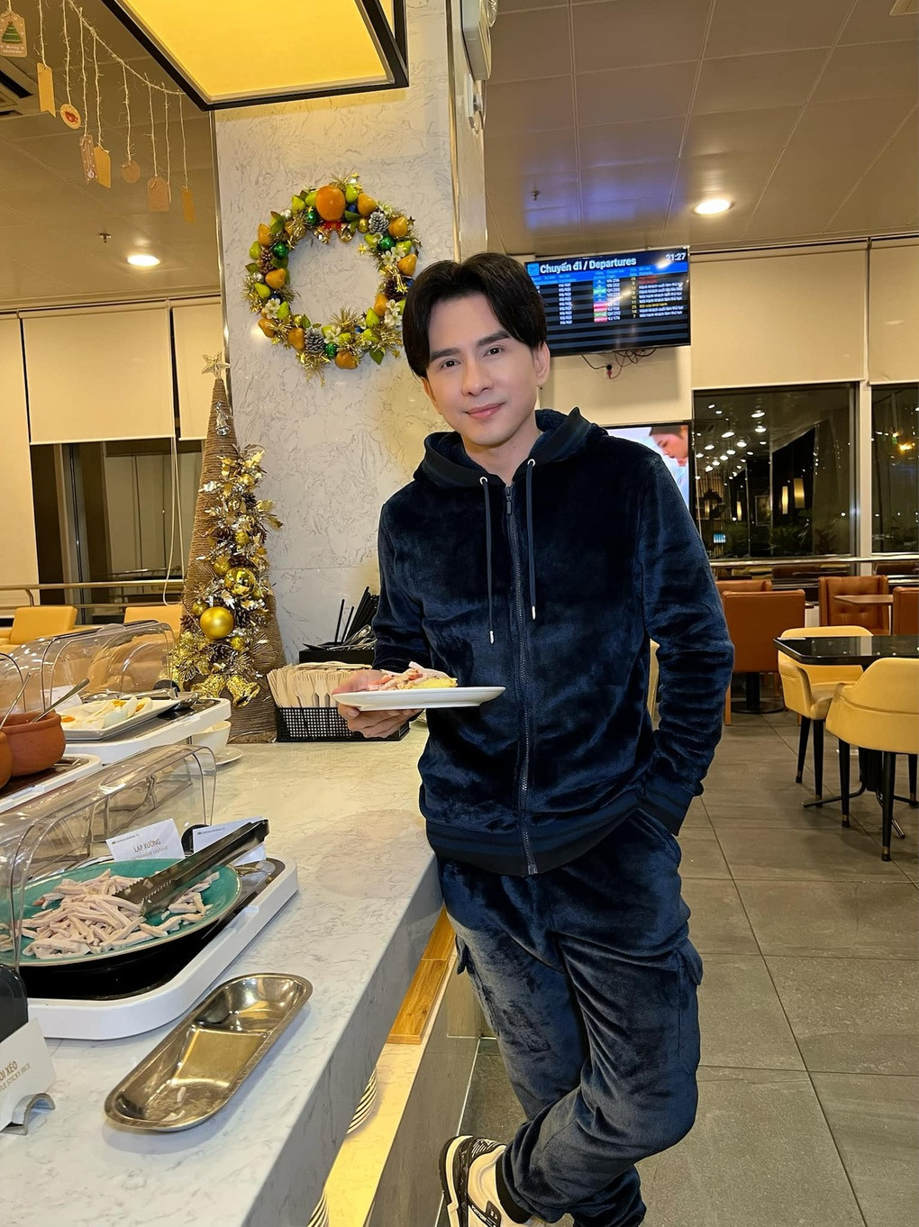 Về quan niệm trong chuyện tình cảm, Đan Trường cho biết anh chọn sống độc thân vì quá bận rộn. Ở tuổi 47, nam ca sĩ không cần tình yêu, chỉ cần người hợp trò chuyện, có chung sở thích để làm bạn bè (Ảnh: Facebook nhân vật).