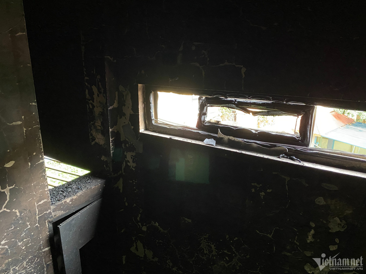 Khu vực cửa gió giếng trời cũng chỉ là một khe nhỏ cao khoảng 30cm, dài hơn 2m.