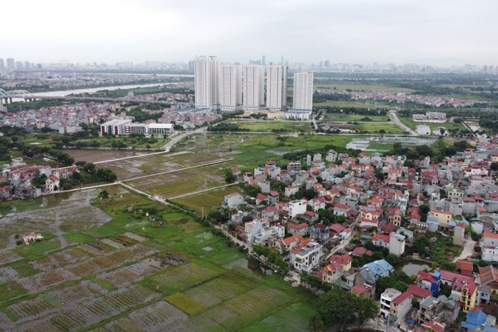 UBND tinh uy quyen cho UBND huyen quyet dinh gia dat cu the tinh tien boi thuong