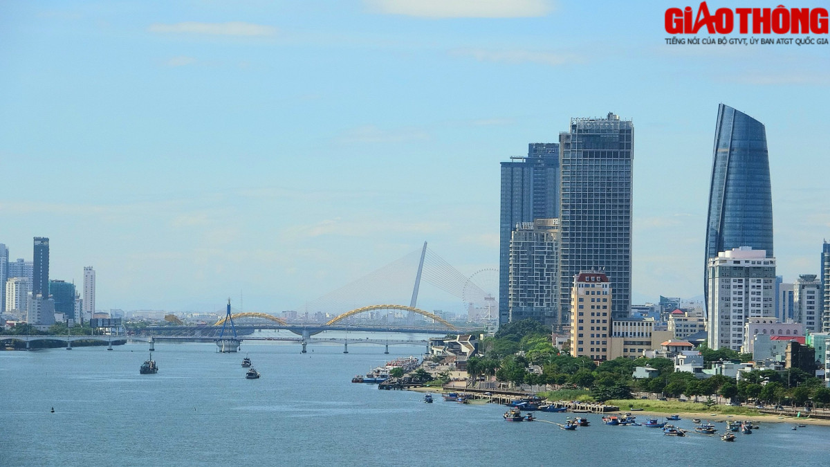 Những cây cầu này không chỉ có ý nghĩa quan trọng về giao thông mà còn là điểm nhấn kiến trúc của thành phố với những nét độc đáo hiếm nơi nào ở nước ta có được.