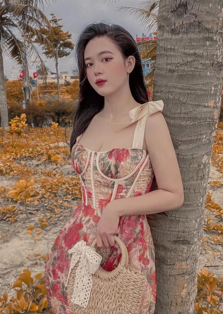 Trẻ trung, xinh đẹp và quyến rũ nên bản thân Diễm Quỳnh được xem là một WAGs xinh đẹp bậc nhất trong làng bóng đá Việt Nam hiện nay.