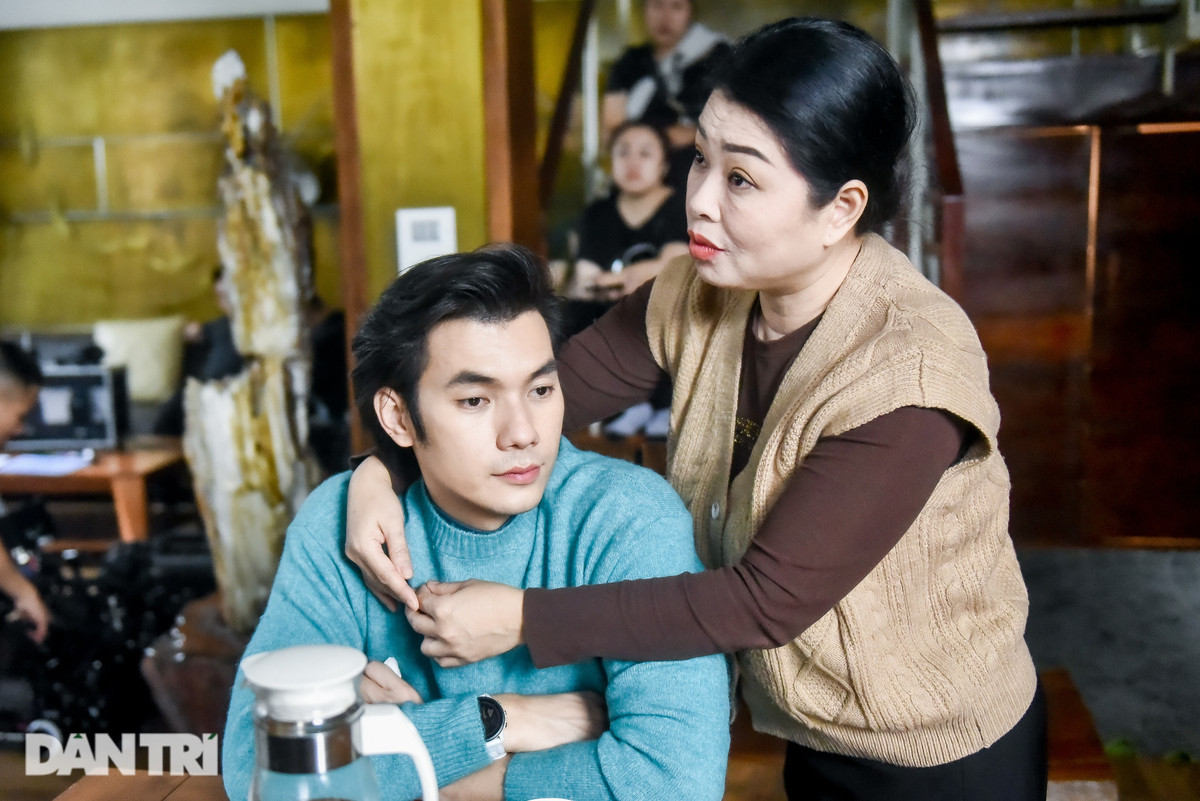 Thanh Tu muon ao me lai xe den quay phim Dung lam me cau-Hinh-6