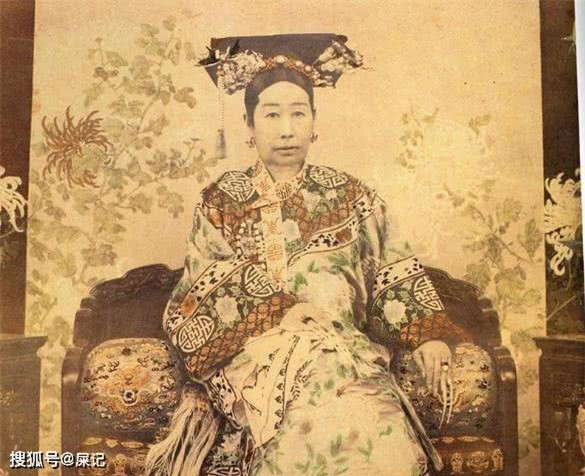 Thoi quen lang phi thuc an cua Tu Hi Thai Hau va luat nhan qua-Hinh-2