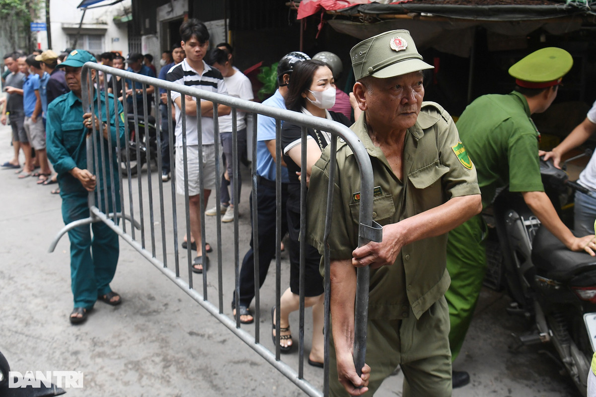 Dong tro tan am anh ben trong chung cu mini bi chay o Ha Noi-Hinh-12