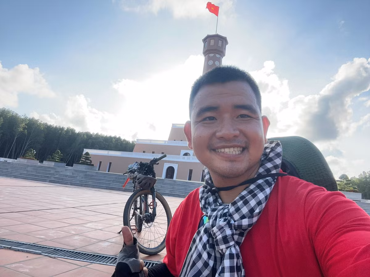 Chang trai dap xe xuyen Viet 74 ngay, nua nam giam 30kg-Hinh-2