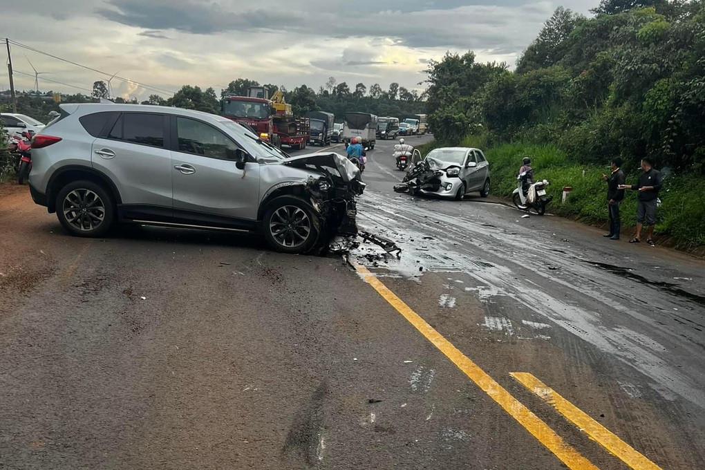 Xe tap lai gap tai nan, thay day lai tu vong, hoc vien bi thuong