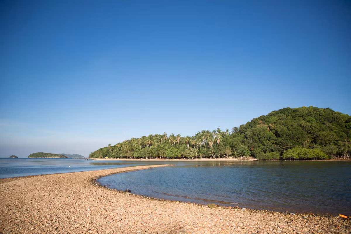 Tu Ba Hon Dam den Hai Tac, nhung dao dep tren vung bien Tay Nam