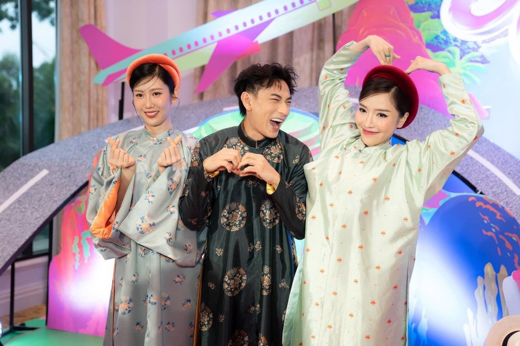 Thời gian gần đây, Bích Phương tái xuất mạnh mẽ. Ca sĩ 8X gây bất ngờ khi lần đầu góp mặt trong các chương trình truyền hình như "Hành trình rực rỡ", "Ca sĩ mặt nạ"... với nhiều vai trò khác nhau (Ảnh: Facebook nhân vật).