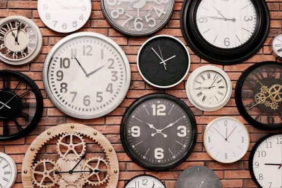 Tot nhat khong nen treo dong ho o hai vi tri nay trong nha