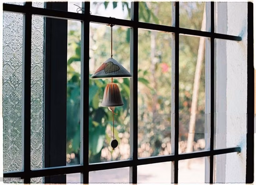 3 thu nen dat o cua so chan dung van xui, moi goi tai loc