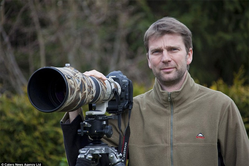 hân dung nhiếp ảnh gia Sven-Erik Arndt.