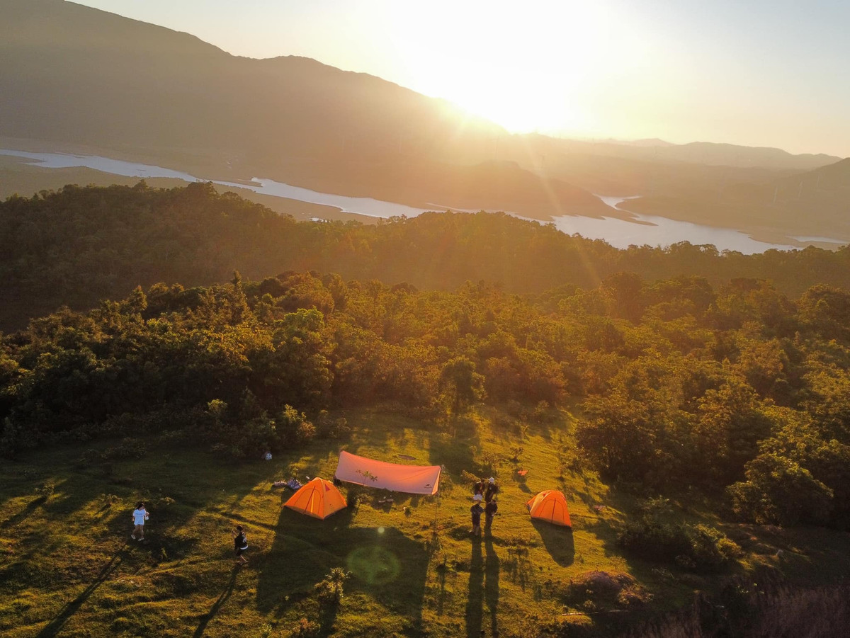 Rong choi mien tay Quang Tri: Cam trai, san may, check-in 