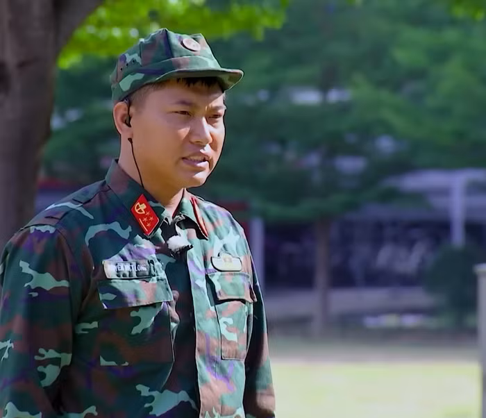 “Sao nhap ngu“: Mui truong Long ep can bat chap chan thuong