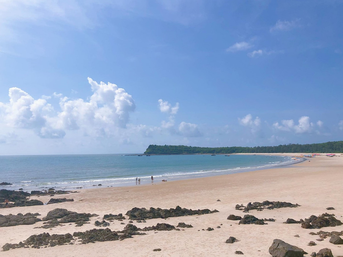 Hoa minh vao bien xanh, cat trang, nang vang o Quan Lan-Hinh-3