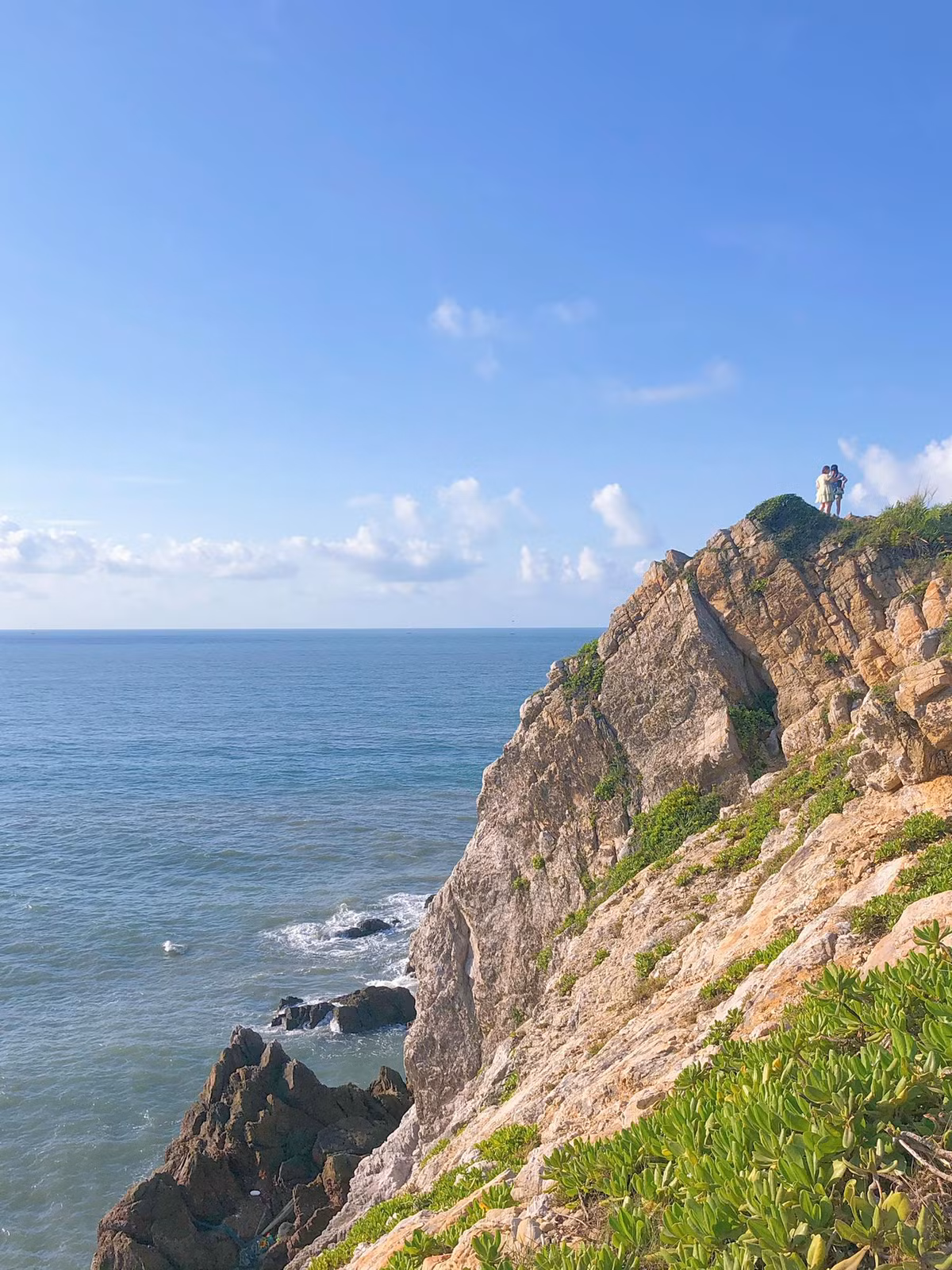 Hoa minh vao bien xanh, cat trang, nang vang o Quan Lan-Hinh-2