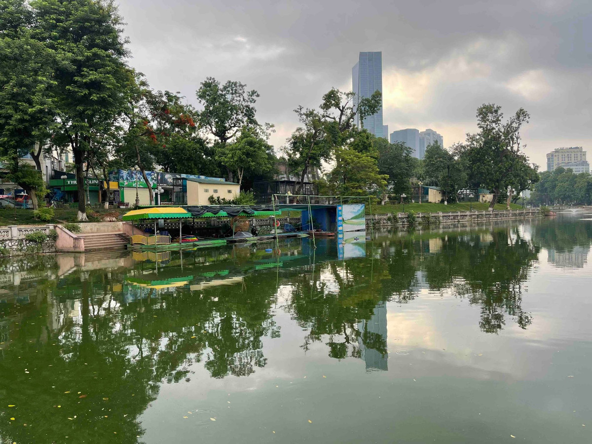 Nhiều người dân kiến nghị cần đẩy nhanh việc tôn tạo, chỉnh trang khuôn viên, gỡ bỏ hàng rào để không gian công viên chan hòa vào cảnh quan đô thị; tạo điều kiện cho mọi người dân được tiếp cận một cách dễ dàng, nâng cao chất lượng cuộc sống của người dân.