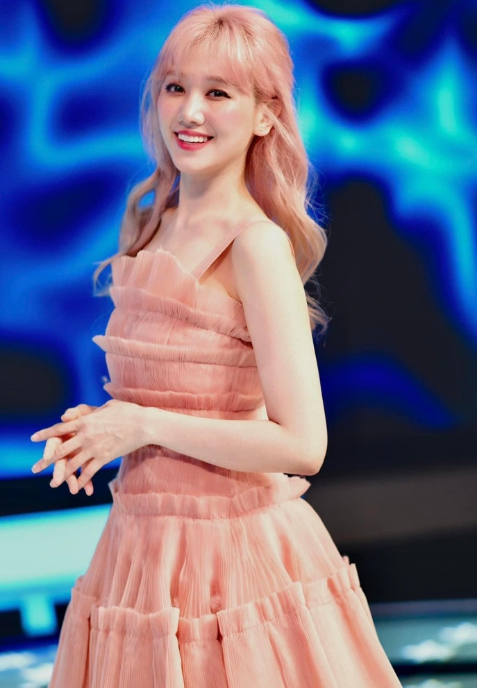 Hari Won 1 nam dieu tri liet co mat, hanh phuc ben Tran Thanh